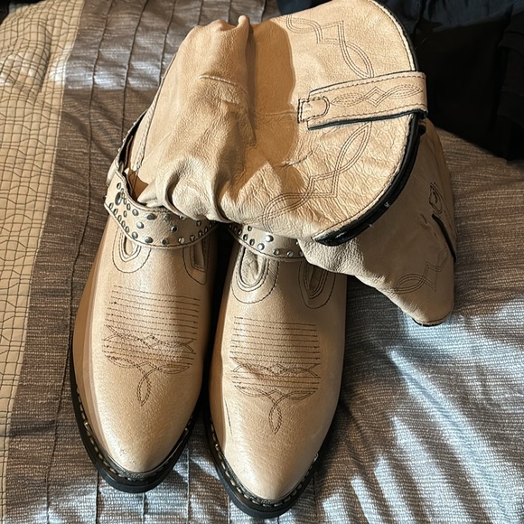 Shyanne Boots. Worn only once for a concert. - Picture 2 of 6